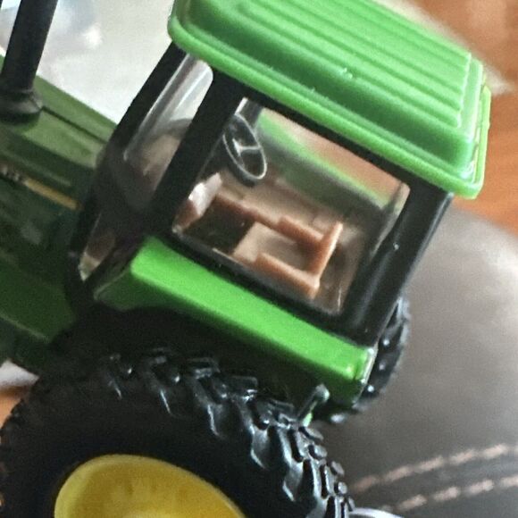 John Deere, Ertl, Farm Toy Tractor 46574 Agriculture Enclosed Window Cab 4WD - Picture 7 of 15